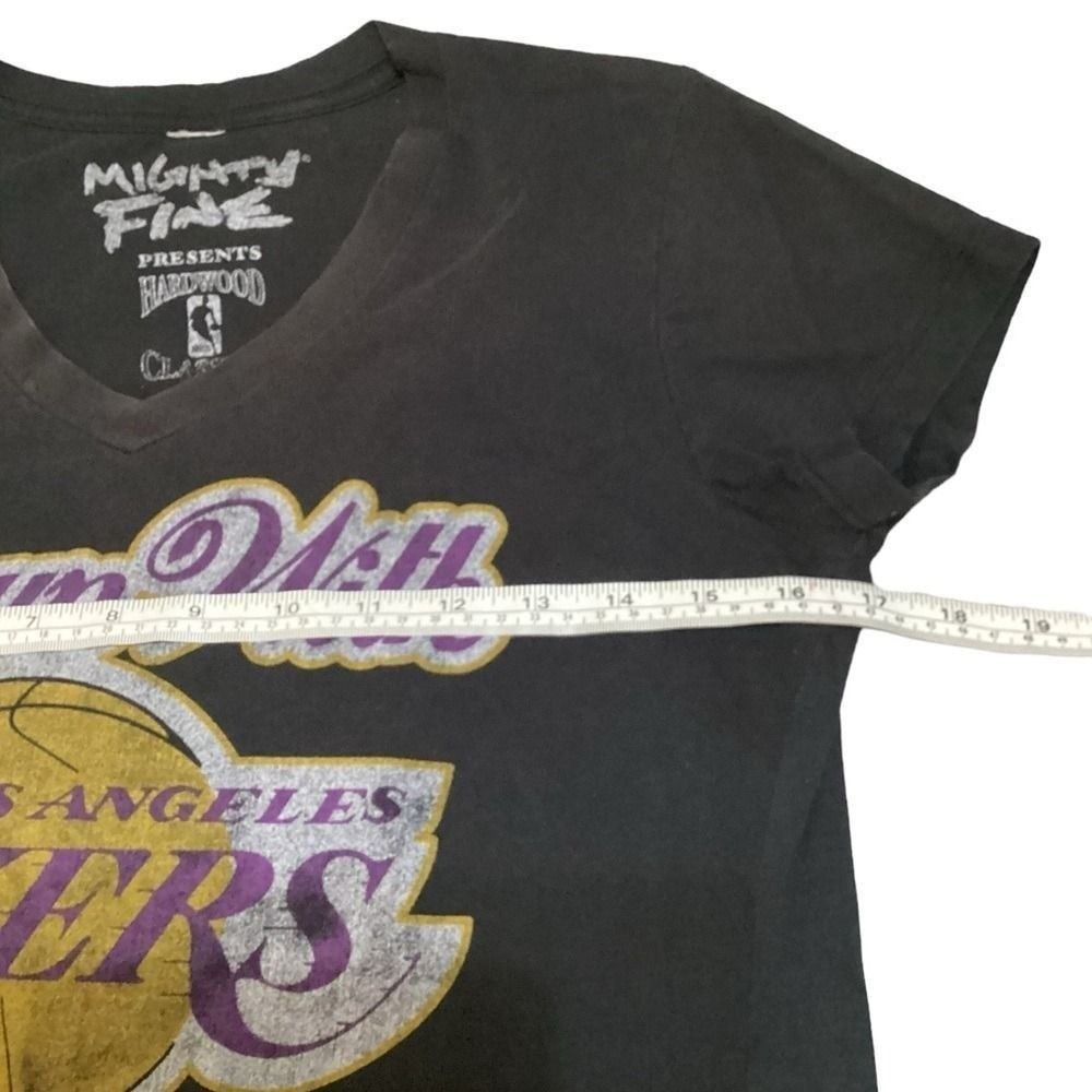 Mighty Fine NBA Hardwood Classics Los Angeles Lakers V-Neck Graphic Tee Black M - Picture 6 of 8